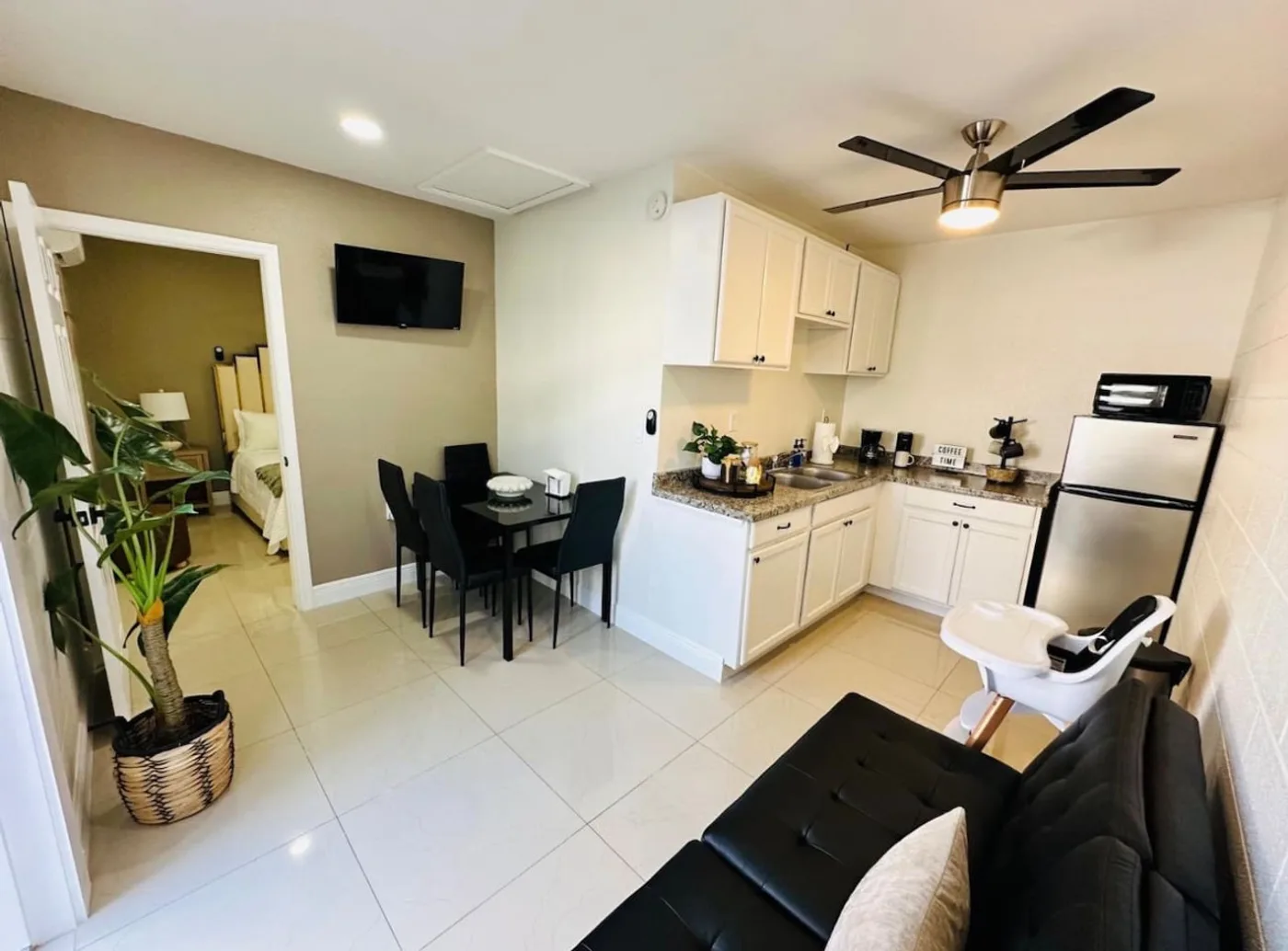 Bradenton Pool Home — Additional seating area