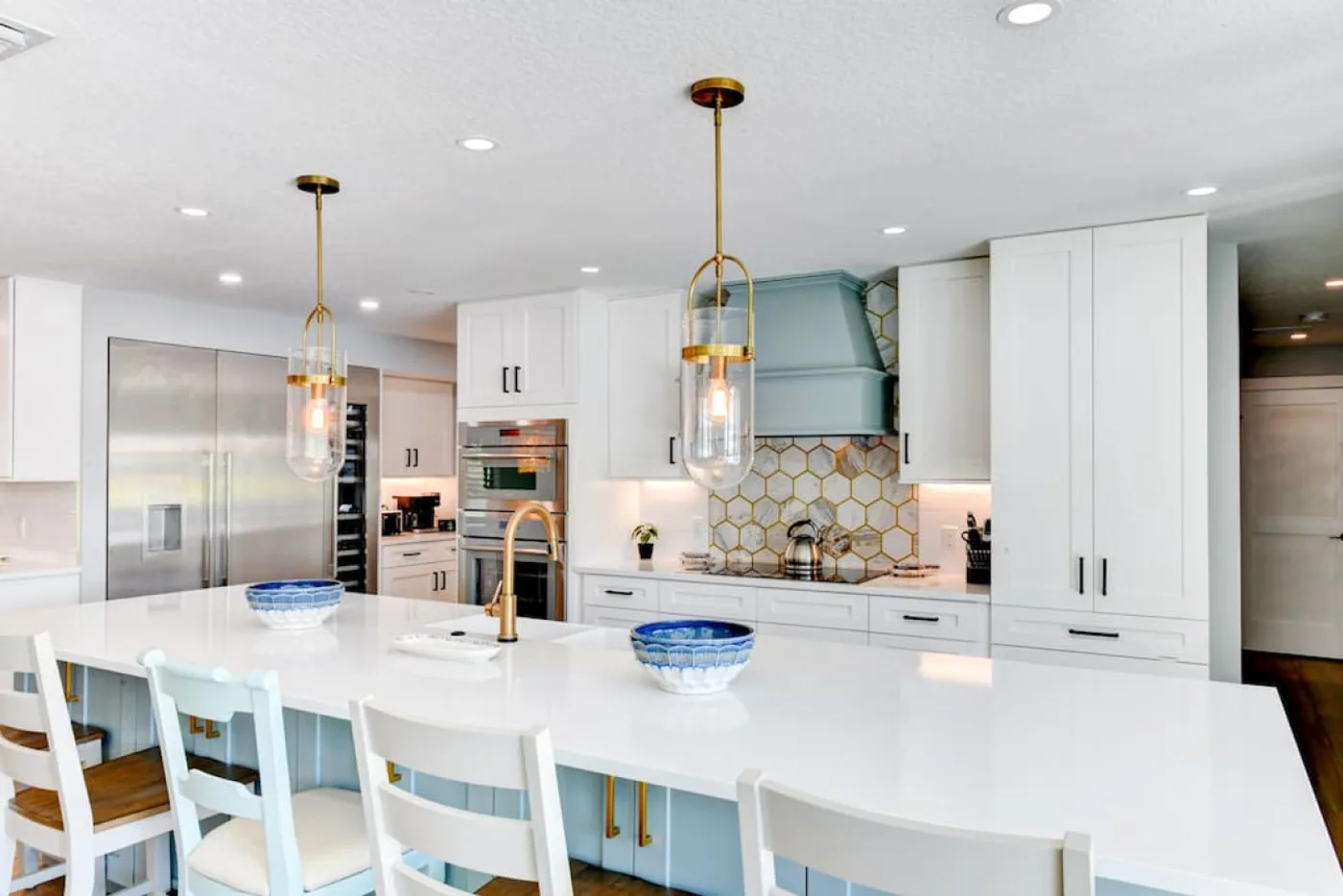 Dockside Dreams — Kitchen