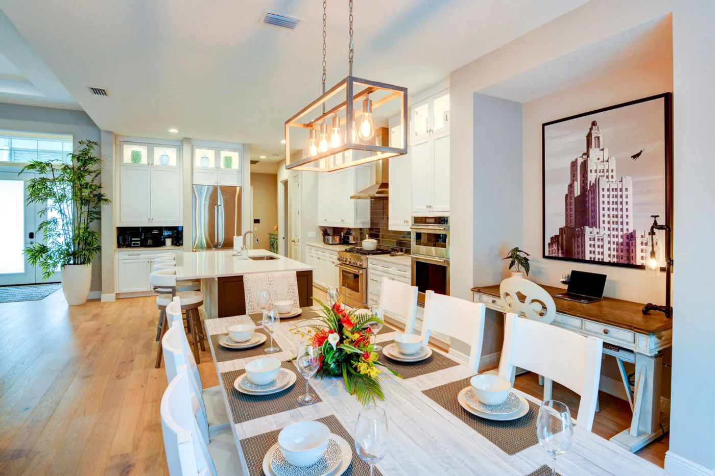 Sarasota Luxe — Dining area